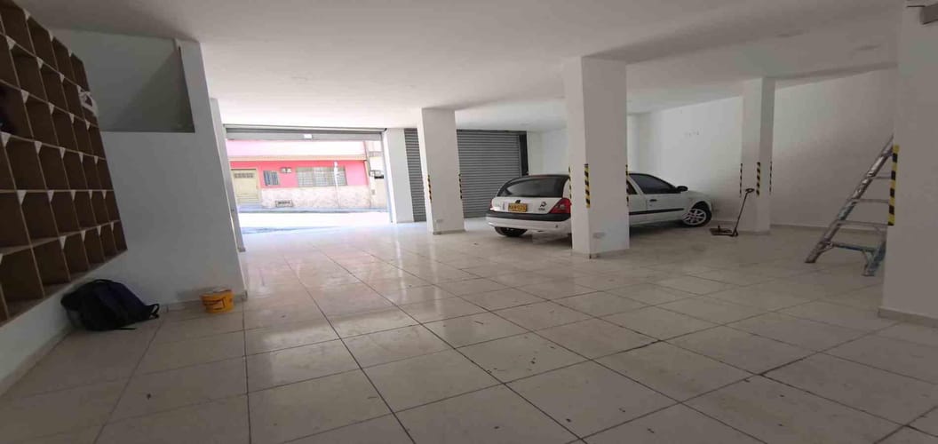 Local en arriendo en Fundadores, Manizales, 320 m² · foto 2 de 18