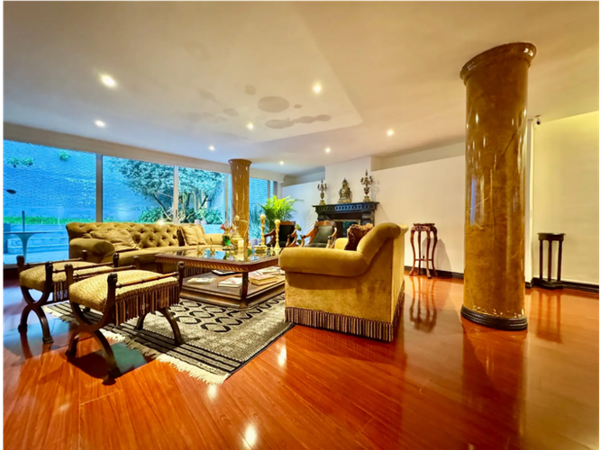 Casa de 5 alcobas en venta en Santa Ana Oriental, Bogotá, 620 m² · foto 2 de 15