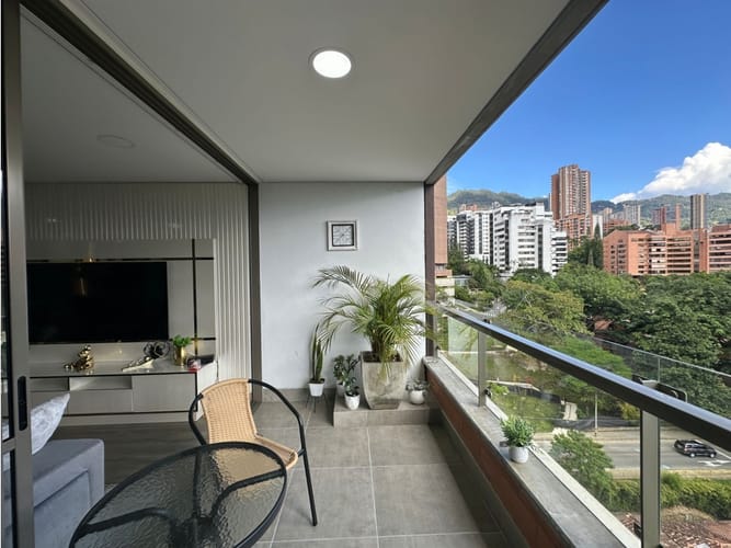 Apartamento de 2 alcobas en venta en El Poblado, Medellín, 92 m² · foto 3 de 22