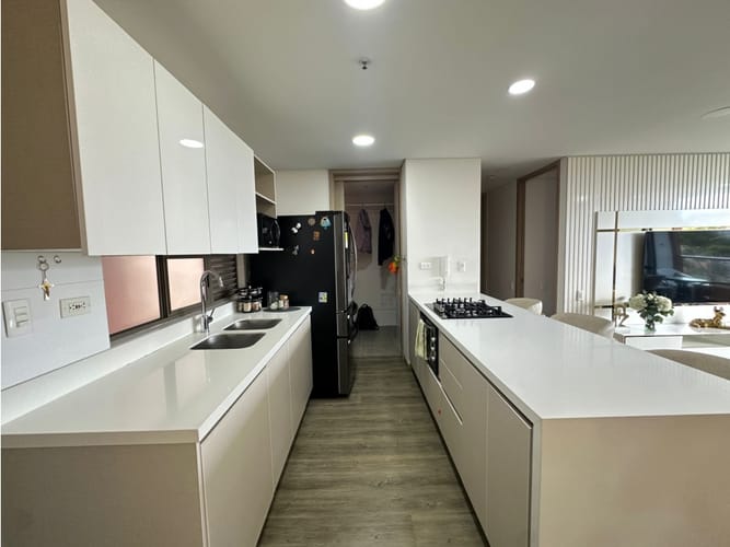 Apartamento de 2 alcobas en venta en El Poblado, Medellín, 92 m² · foto 6 de 22