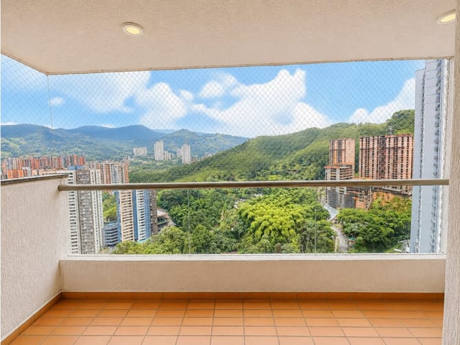 Apartamento de 3 alcobas en venta en Tres Esquinas, Sabaneta, 75 m² · foto 4 de 23