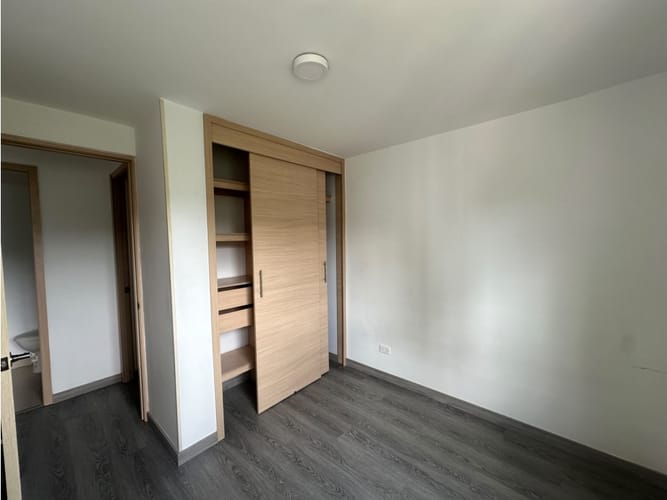 Apartamento de 3 alcobas en venta en Tres Esquinas, Sabaneta, 75 m² · foto 13 de 23