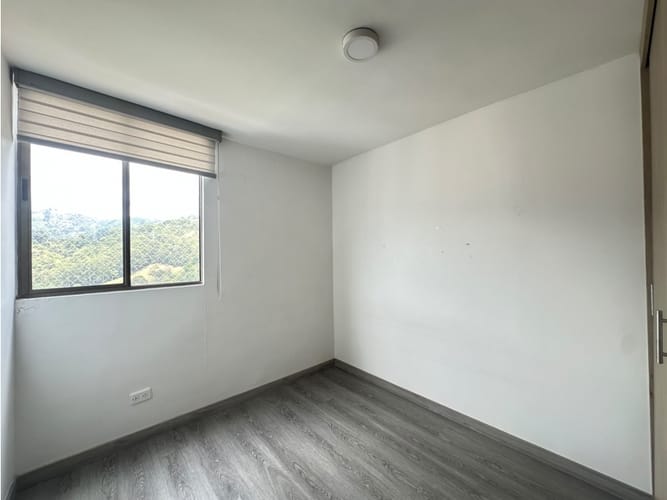 Apartamento de 3 alcobas en venta en Tres Esquinas, Sabaneta, 75 m² · foto 16 de 23
