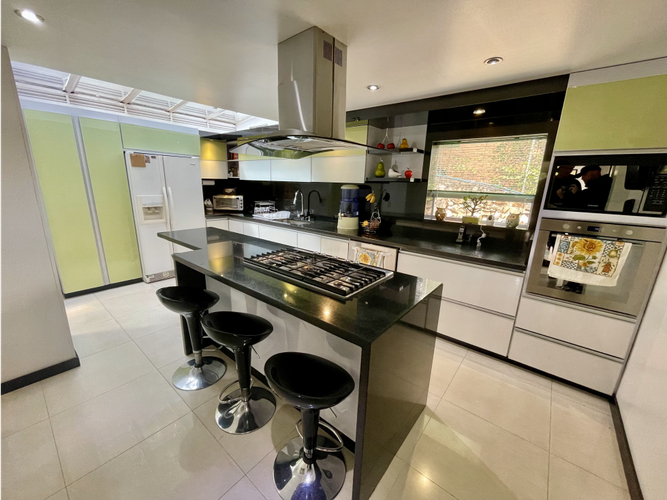 Casa de 4 alcobas en venta en Cerros De Suba, Bogotá, 202 m² · foto 3 de 16