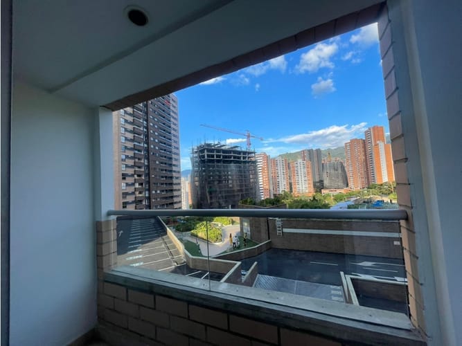 Apartamento de 3 alcobas en venta en Tres Esquinas, Sabaneta, 75 m² · foto 2 de 14