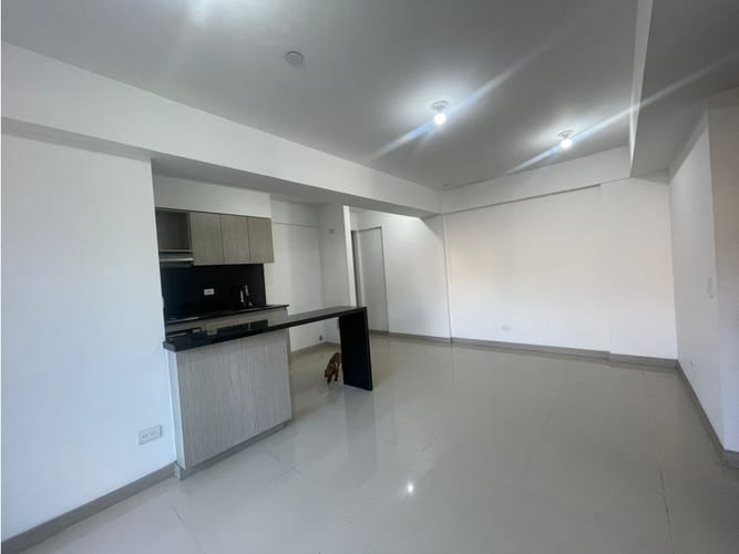 Apartamento de 3 alcobas en venta en Tres Esquinas, Sabaneta, 75 m² · foto 3 de 14