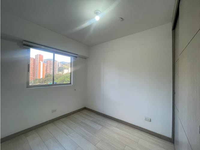 Apartamento de 3 alcobas en venta en Tres Esquinas, Sabaneta, 75 m² · foto 9 de 14