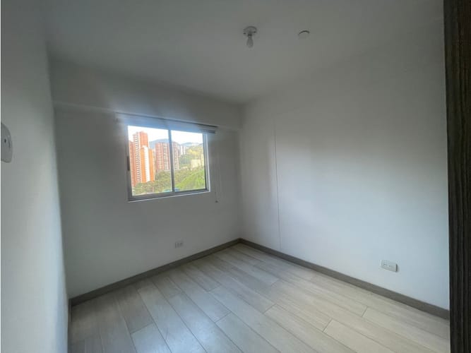Apartamento de 3 alcobas en venta en Tres Esquinas, Sabaneta, 75 m² · foto 11 de 14
