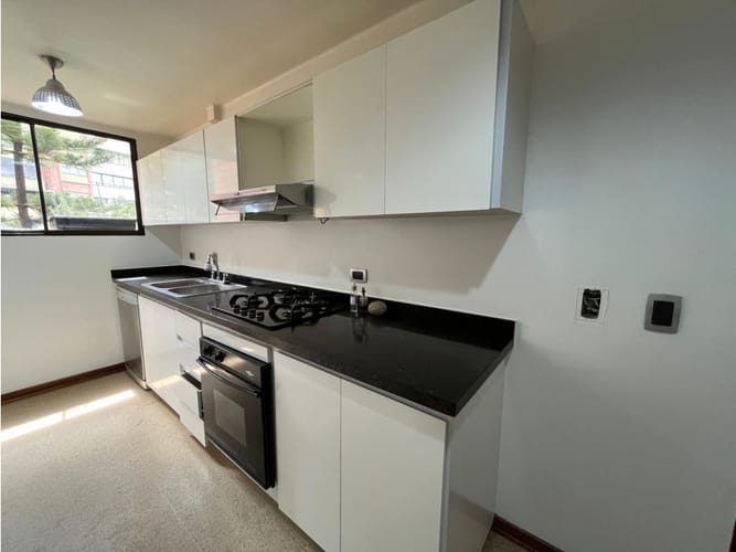 Apartamento de 4 alcobas en arriendo en Las Lomas, Medellín, 145 m² · foto 8 de 24