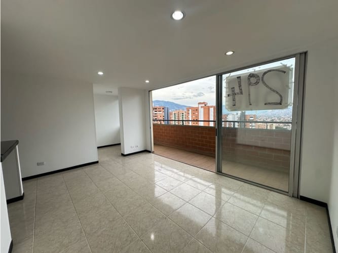 Apartamento de 3 alcobas en venta en Loma De Los Bernal, Medellín, 90 m² · foto 6 de 24