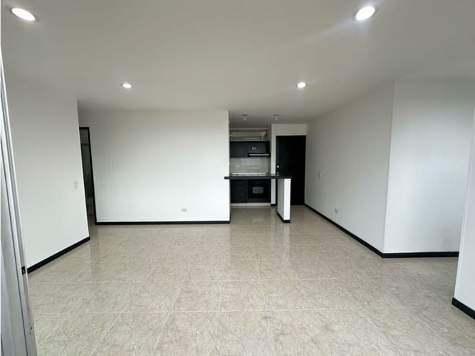 Apartamento de 3 alcobas en venta en Loma De Los Bernal, Medellín, 90 m² · foto 8 de 24