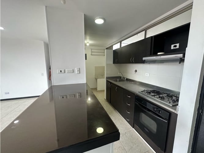 Apartamento de 3 alcobas en venta en Loma De Los Bernal, Medellín, 90 m² · foto 10 de 24