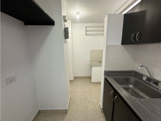 Apartamento de 3 alcobas en venta en Loma De Los Bernal, Medellín, 90 m² · foto 11 de 24
