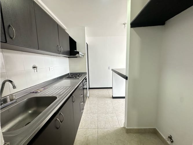 Apartamento de 3 alcobas en venta en Loma De Los Bernal, Medellín, 90 m² · foto 12 de 24