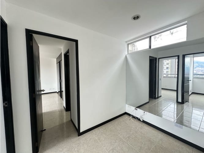 Apartamento de 3 alcobas en venta en Loma De Los Bernal, Medellín, 90 m² · foto 15 de 24