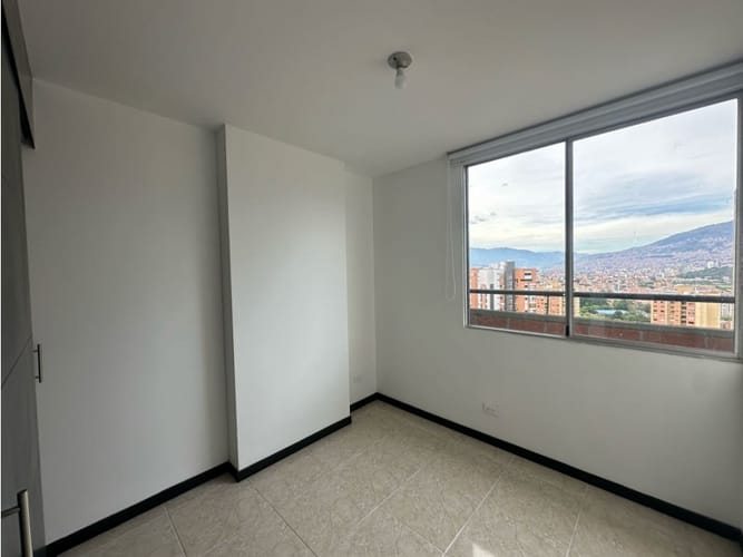 Apartamento de 3 alcobas en venta en Loma De Los Bernal, Medellín, 90 m² · foto 16 de 24