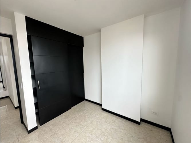 Apartamento de 3 alcobas en venta en Loma De Los Bernal, Medellín, 90 m² · foto 17 de 24