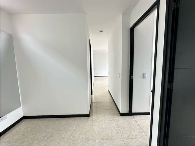 Apartamento de 3 alcobas en venta en Loma De Los Bernal, Medellín, 90 m² · foto 19 de 24