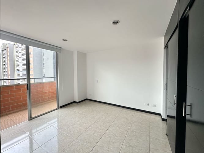 Apartamento de 3 alcobas en venta en Loma De Los Bernal, Medellín, 90 m² · foto 20 de 24