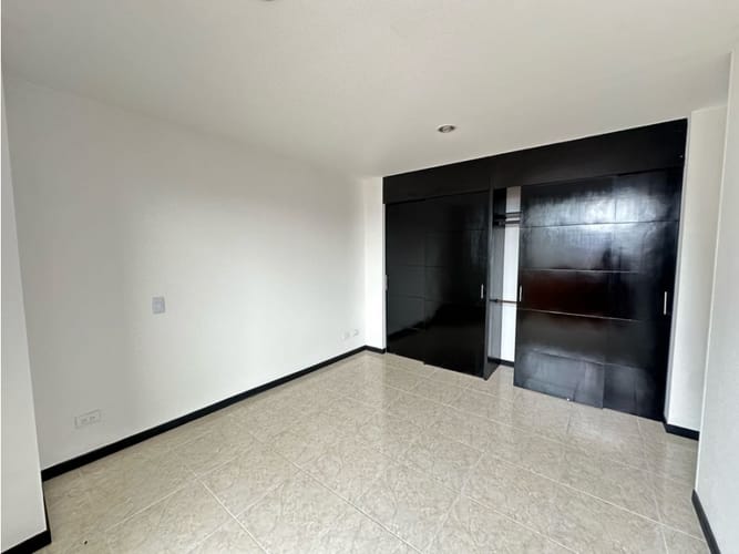 Apartamento de 3 alcobas en venta en Loma De Los Bernal, Medellín, 90 m² · foto 22 de 24