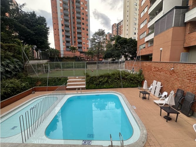 Apartamento de 3 alcobas en venta en Loma De Los Bernal, Medellín, 90 m² · foto 23 de 24