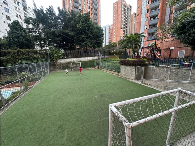 Apartamento de 3 alcobas en venta en Loma De Los Bernal, Medellín, 90 m² · foto 24 de 24