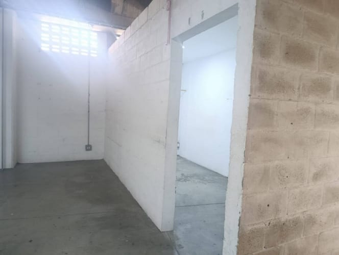 Bodega en arriendo en Suramérica, Itagüí, 580 m² · foto 16 de 21