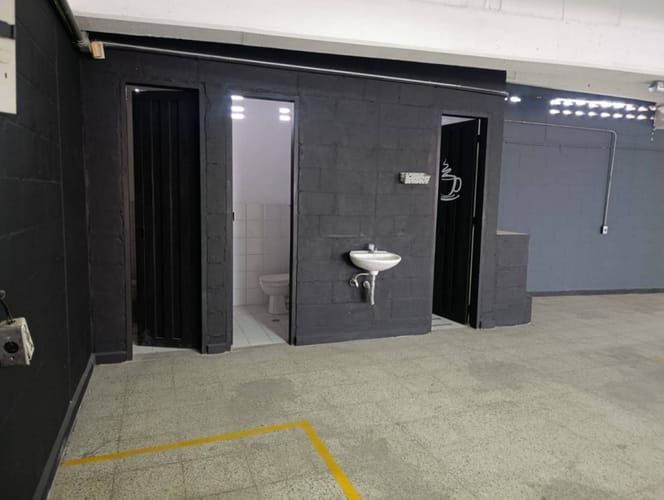 Bodega en arriendo en Suramérica, Itagüí, 212 m² · foto 2 de 17