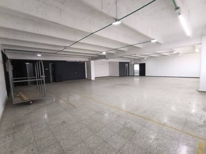Bodega en arriendo en Suramérica, Itagüí, 212 m² · foto 3 de 17
