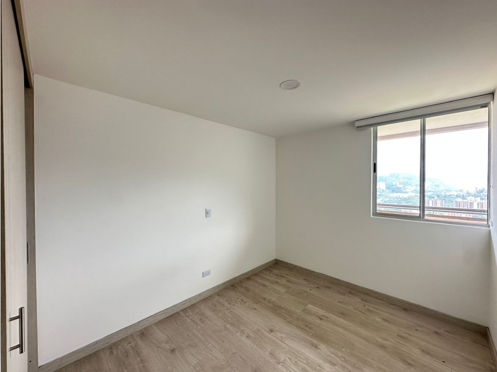 Apartamento en venta en Suramérica, La Estrella · foto 10 de 24