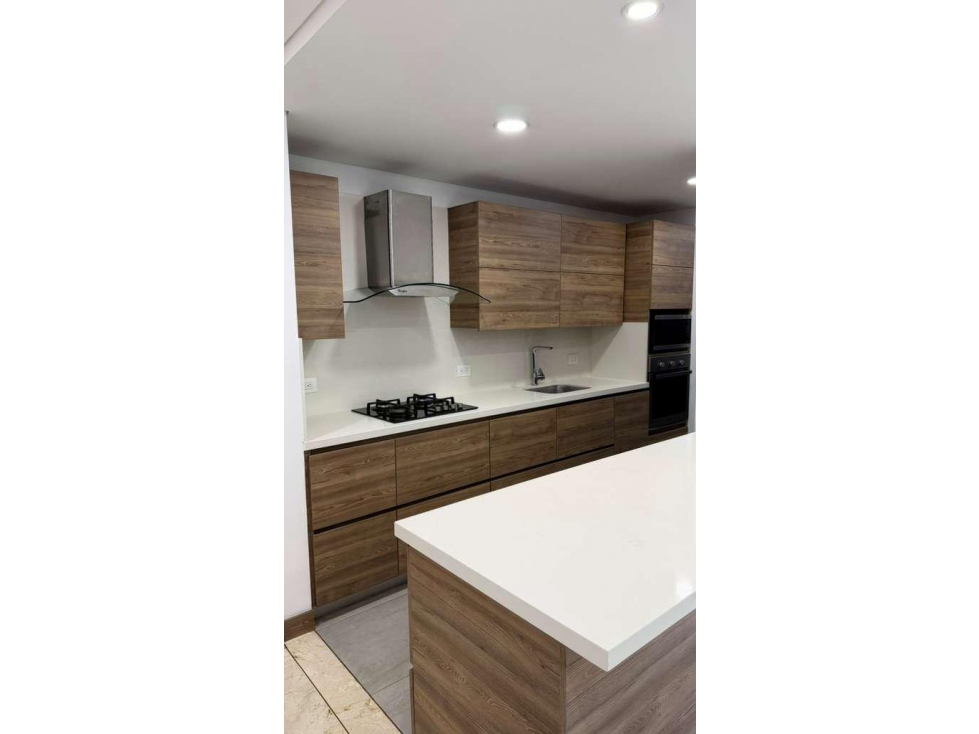 Apartamento en arriendo en Castropol, Medellín · foto 2 de 7