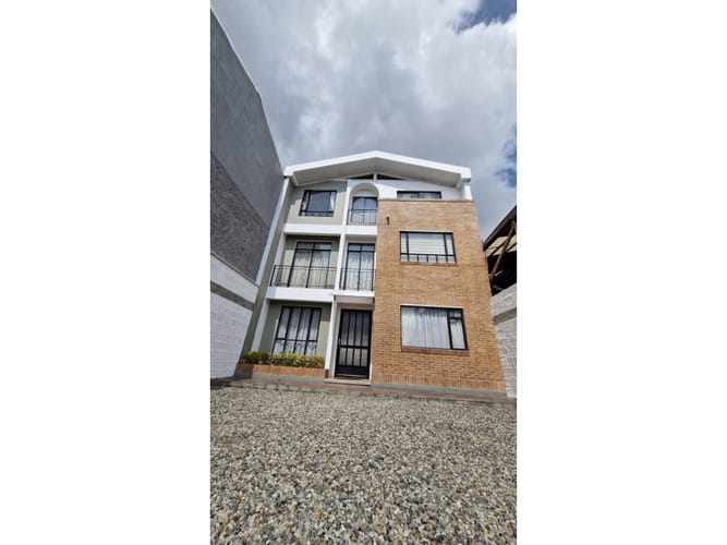 Casa de 7 alcobas en venta en Villa Olimpica, Chía, 292 m² · foto 7 de 24