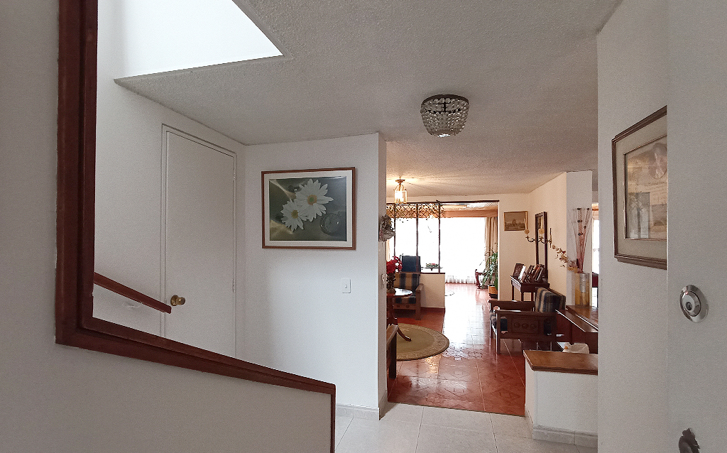 Casa en venta en Niza, Bogotá · foto 2 de 24