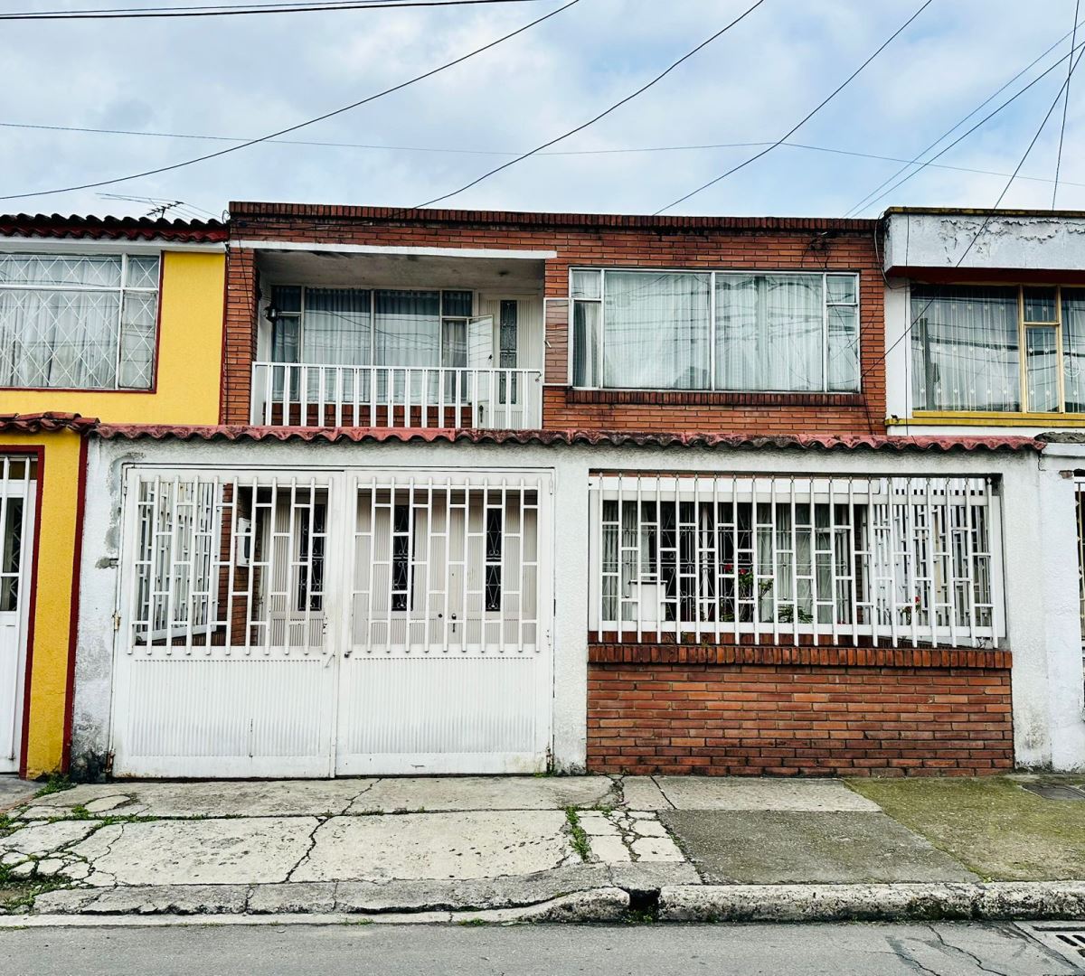Casa en venta en Engativá, Bogotá · foto 2 de 24