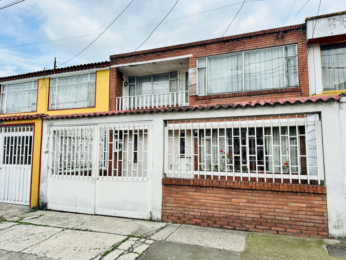 Casa en venta en Engativá, Bogotá · foto 3 de 24