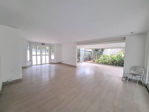 Casa de 6 alcobas en arriendo en Loma Del Campestre, Medellín, 300 m² · foto 3 de 24