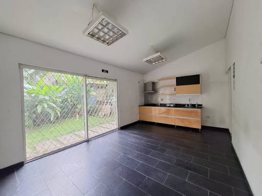 Casa de 6 alcobas en arriendo en Loma Del Campestre, Medellín, 300 m² · foto 4 de 24