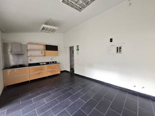 Casa de 6 alcobas en arriendo en Loma Del Campestre, Medellín, 300 m² · foto 5 de 24