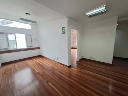 Casa de 6 alcobas en arriendo en Loma Del Campestre, Medellín, 300 m² · foto 8 de 24