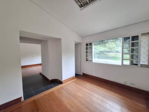 Casa de 6 alcobas en arriendo en Loma Del Campestre, Medellín, 300 m² · foto 10 de 24