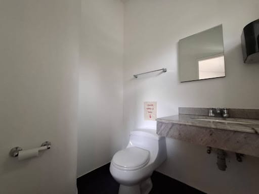 Casa de 6 alcobas en arriendo en Loma Del Campestre, Medellín, 300 m² · foto 23 de 24