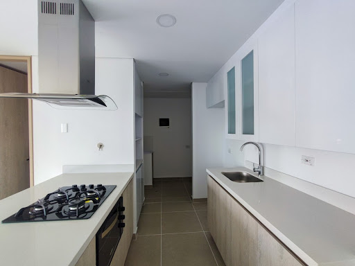 Apartamento en arriendo en Loma De Las Brujas, Envigado · foto 3 de 18