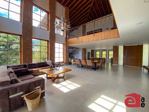 Casa de 3 alcobas en arriendo en La Mina, Envigado, 330 m² · foto 2 de 24