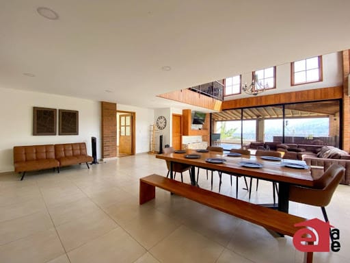 Casa de 3 alcobas en arriendo en La Mina, Envigado, 330 m² · foto 4 de 24
