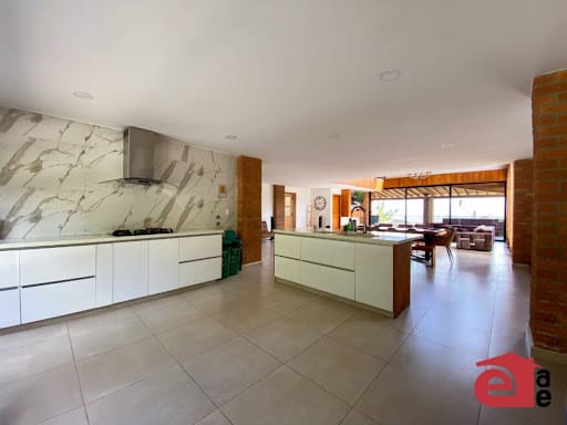 Casa de 3 alcobas en arriendo en La Mina, Envigado, 330 m² · foto 5 de 24