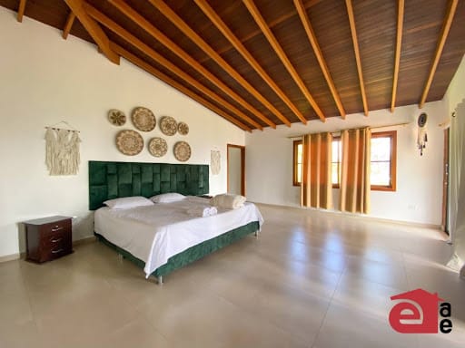 Casa de 3 alcobas en arriendo en La Mina, Envigado, 330 m² · foto 8 de 24