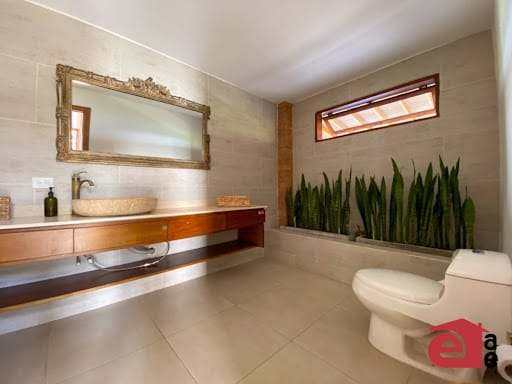 Casa de 3 alcobas en arriendo en La Mina, Envigado, 330 m² · foto 11 de 24