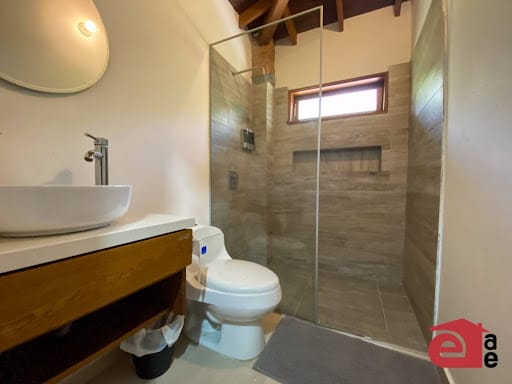 Casa de 3 alcobas en arriendo en La Mina, Envigado, 330 m² · foto 13 de 24