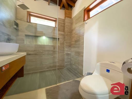 Casa de 3 alcobas en arriendo en La Mina, Envigado, 330 m² · foto 14 de 24