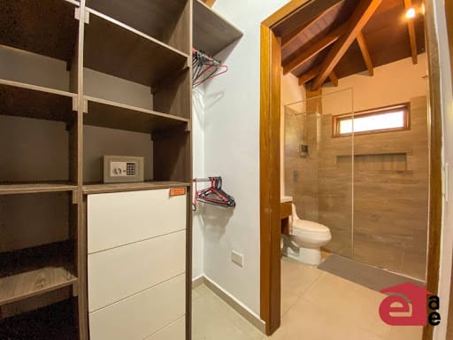 Casa de 3 alcobas en arriendo en La Mina, Envigado, 330 m² · foto 15 de 24